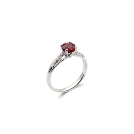 Anillo Oro Blanco, Rubí Y Diamantes. Género: Mujer. Material: Oro blanco. Piedras: Diamantes,Rubies
