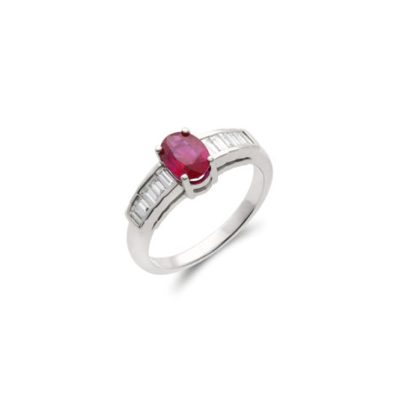 Anillo Oro Blanco, Rubí Y Diamantes. Género: Mujer. Material: Oro blanco. Piedras: Diamantes,Rubies