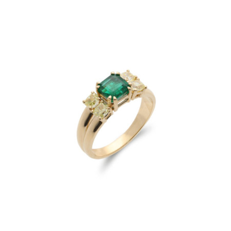 Anillo Oro Amarillo, Esmeralda Y Diamantes. Género: Mujer. Material: Oro amarillo. Piedras: Diamantes,Esmeraldas