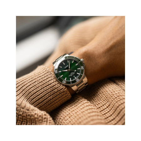 Reloj Oris Aquis Date 01 733 7787 4157-07 8 22 04PEB. Género: Mujer,Hombre. Material: Acero. Tamaño: De 39mm a 42mm. Correa: Acero. Color esfera: Verde. Estilo: Casual,Deportivo,Cocktail. Movimiento: Automático. Características técnicas: Hora y segundero,Calendario,Reserva de marcha