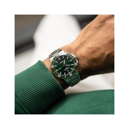 Reloj Oris Aquis Date 01 733 7789 4157-07 8 23 04PEB. Género: Hombre,Mujer. Material: Acero. Tamaño: De 43mm a 46mm. Correa: Acero. Color esfera: Verde. Estilo: Casual,Deportivo,Cocktail. Movimiento: Automático. Características técnicas: Hora y segundero,Calendario,Reserva de marcha