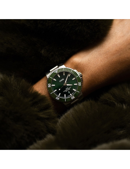 Reloj Oris Aquis Date 01 733 7789 4157-07 8 23 04PEB