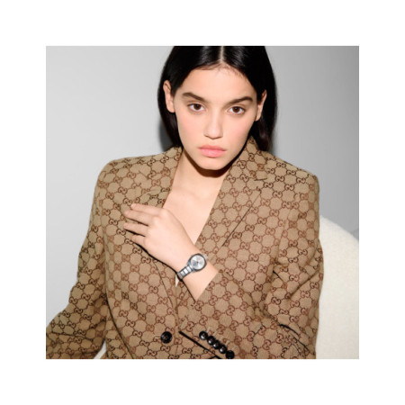 Reloj Gucci Interlocking YA142510. Género: Mujer. Material: Acero. Tamaño: Menos de 32mm. Correa: Acero. Color esfera: Plata. Estilo: Clásico,Cocktail. Movimiento: Cuarzo. Características técnicas: Hora y segundero