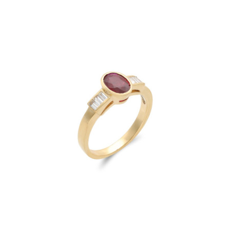 Anillo Oro Amarillo, Rubí Y Diamantes. Género: Mujer. Material: Oro amarillo. Piedras: Diamantes,Rubies