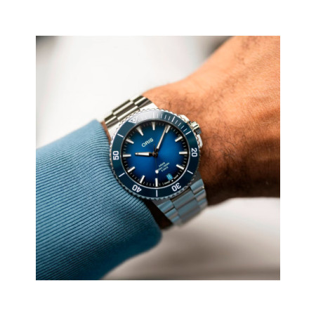 Reloj Oris Aquis Date Calibre 400 01 400 7790 4135-07 8 23 02PEB. Género: Mujer,Hombre. Material: Acero,Cerámica. Tamaño: De 43mm a 46mm. Correa: Acero. Color esfera: Azul. Estilo: Deportivo. Movimiento: Automático. Características técnicas: Hora y segundero,Calendario,Reserva de marcha