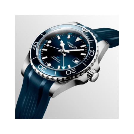 Reloj Longines HydroConquest GMT L3.790.4.96.9. Género: Hombre. Material: Acero,Cerámica. Tamaño: De 39mm a 42mm. Correa: Caucho. Color esfera: Azul. Estilo: Deportivo. Movimiento: Automático. Características técnicas: Hora y segundero,Calendario,Reserva de marcha