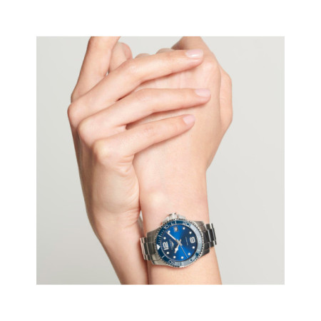 Reloj Longines HydroConquest L3.370.4.96.6. Género: Mujer. Material: Acero. Tamaño: De 32mm a 38mm. Correa: Acero. Color esfera: Azul. Estilo: Deportivo,Casual. Movimiento: Cuarzo. Características técnicas: Hora y segundero,Calendario
