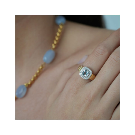 Anillo Oro Amarillo-Blanco, Aguamarina Y Diamantes. Género: Mujer. Material: Oro amarillo,Oro blanco. Piedras: Diamantes,Aguamarinas