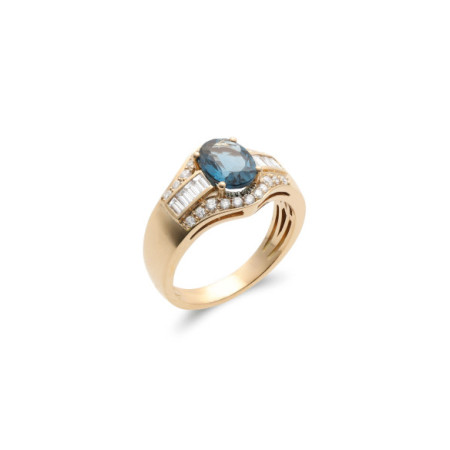Anillo Oro Amarillo, Topacio Y Diamantes. Género: Mujer. Material: Oro amarillo. Piedras: Diamantes,Topacio azul