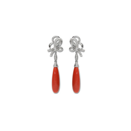 Pendiente Oro Blanco, Coral Y Diamantes. Género: Mujer. Material: Oro blanco. Piedras: Coral,Diamantes