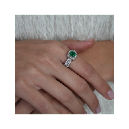 Anillo Oro Blanco, Esmeralda Y Diamantes. Género: Mujer. Material: Oro blanco. Piedras: Diamantes,Esmeraldas