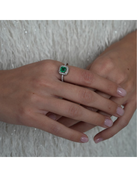 Anillo Oro Blanco, Esmeralda Y Diamantes