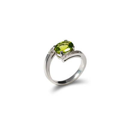 Anillo Oro Blanco, Peridoto Y Diamantes. Género: Mujer. Material: Oro blanco. Piedras: Diamantes,Peridoto