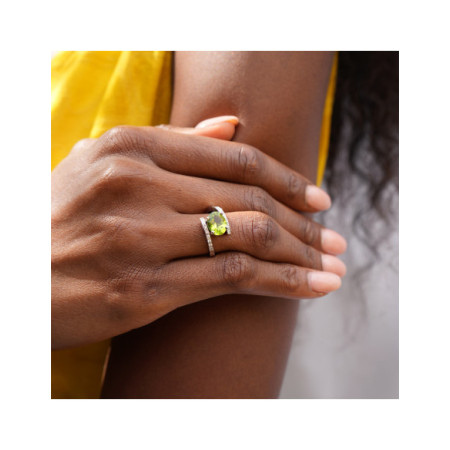 Anillo Oro Blanco, Peridoto Y Diamantes. Género: Mujer. Material: Oro blanco. Piedras: Diamantes,Peridoto