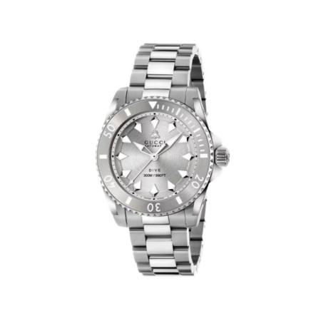 Reloj Gucci Dive YA136354. Género: Hombre. Material: Acero. Tamaño: De 39mm a 42mm. Correa: Acero. Color esfera: Plata. Estilo: Deportivo. Movimiento: Automático. Características técnicas: Hora y segundero,Reserva de marcha