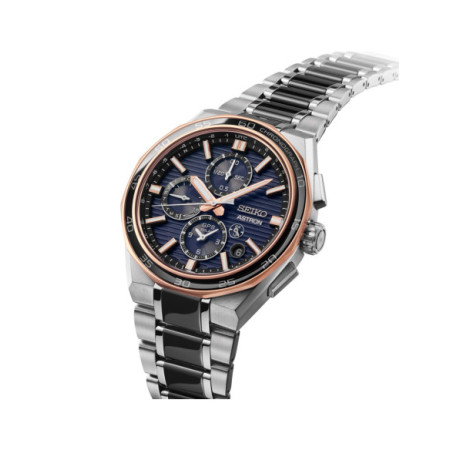 Reloj Seiko Astron SSH180J1. Género: Hombre. Material: Titanio. Tamaño: De 43mm a 46mm. Correa: Titanio. Color esfera: Azul. Estilo: Deportivo. Movimiento: Solar. Características técnicas: Hora y segundero,Cronógrafo,Calendario,Multifunción