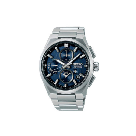 Reloj Seiko Astron SSH161J1. Género: Hombre. Material: Titanio. Tamaño: De 39mm a 42mm. Correa: Titanio. Color esfera: Azul. Estilo: Cocktail,Deportivo. Movimiento: Solar. Características técnicas: Hora y segundero,Cronógrafo,Reserva de marcha,Multifunción,Calendario