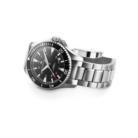 Reloj Hamilton Khaki Navy Scuba Auto H82335131. Género: Hombre. Material: Acero. Tamaño: De 39mm a 42mm. Correa: Acero. Color esfera: Negro. Estilo: Casual. Movimiento: Automático. Características técnicas: Hora y segundero,Calendario