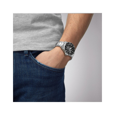 Reloj Tissot Seastar 1000 Powermatic 80 T120.807.11.051.00. Género: Hombre. Material: Acero. Tamaño: De 43mm a 46mm. Correa: Acero. Color esfera: Negro. Estilo: Casual,Cocktail,Deportivo. Movimiento: Automático. Características técnicas: Hora y segundero,Calendario,Reserva de marcha
