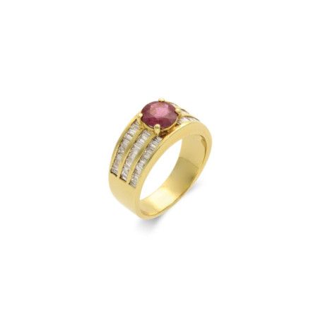 Anillo Oro Amarillo, Rubí Y Diamantes. Género: Mujer. Material: Oro amarillo. Piedras: Rubies,Diamantes