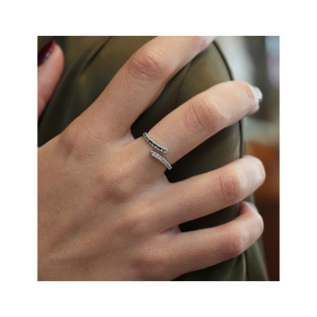 Anillo Oro Blanco Y Diamantes. Género: Mujer. Material: Oro blanco. Piedras: Diamantes