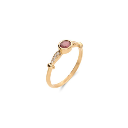 Anillo Oro Amarillo, Rubí Y Diamantes. Género: Mujer. Material: Oro amarillo. Piedras: Diamantes,Rubies