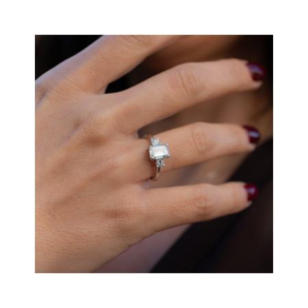 Anillo Oro Blanco Y Diamantes. Género: Mujer. Material: Oro blanco. Piedras: Diamantes