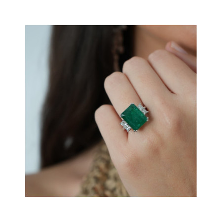 Anillo Oro Blanco, Esmeralda Y Diamantes. Género: Mujer. Material: Oro blanco. Piedras: Diamantes,Esmeraldas
