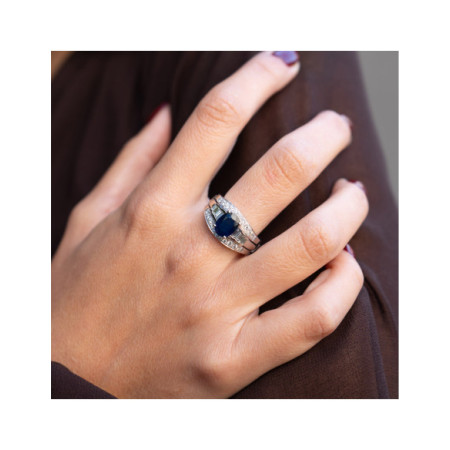 Anillo Oro Blanco, Zafiro Y Diamantes. Género: Mujer. Material: Oro blanco. Piedras: Diamantes,Zafiros