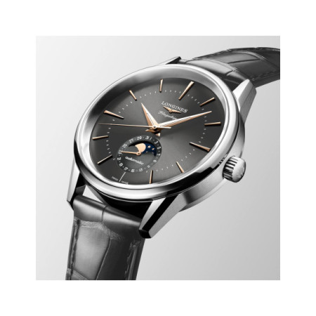 Reloj Longines Flagship Heritage Moonphase L4.815.4.52.2. Género: Hombre. Material: Acero. Tamaño: De 32mm a 38mm. Correa: Piel. Color esfera: Gris. Estilo: Clásico. Movimiento: Automático. Características técnicas: Calendario,Reserva de marcha,Hora y segundero,Fases lunares
