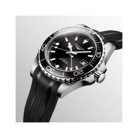 Reloj Longines Hydroconquest GMT L3.790.4.56.9. Género: Hombre. Material: Acero,Cerámica. Tamaño: De 39mm a 42mm. Correa: Caucho. Color esfera: Negro. Estilo: Deportivo. Movimiento: Automático. Características técnicas: Calendario,Hora y segundero,Reserva de marcha