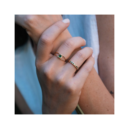 Anillo Oro Amarillo Y Esmeralda. Género: Mujer. Material: Oro amarillo. Piedras: Esmeraldas