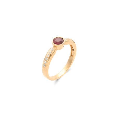 Anillo Oro Amarillo, Rubí Y Diamantes. Género: Mujer. Material: Oro amarillo. Piedras: Diamantes,Rubies