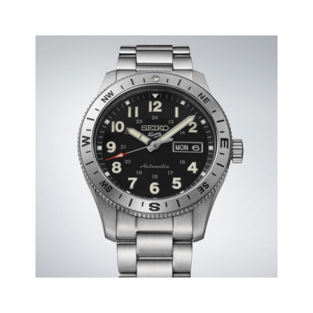 Reloj Seiko 5 Sports Field HDB006K1. Género: Hombre. Material: Acero. Tamaño: De 39mm a 42mm. Correa: Acero. Color esfera: Negro. Estilo: Casual. Movimiento: Automático. Características técnicas: Calendario,Reserva de marcha,Hora y segundero