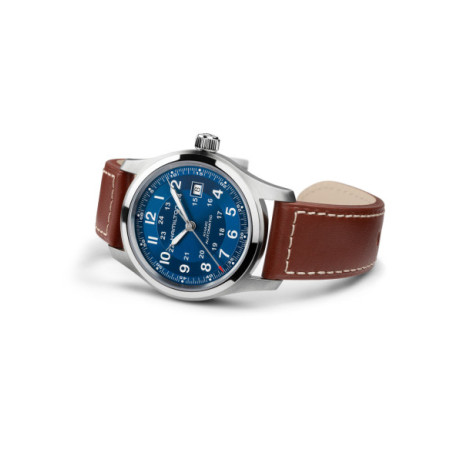 Reloj Hamilton Khaki Field Auto 42MM H70605540. Género: Hombre. Material: Acero. Tamaño: De 39mm a 42mm. Correa: Piel. Color esfera: Azul. Estilo: Clásico. Movimiento: Automático. Características técnicas: Calendario,Hora y segundero,Reserva de marcha