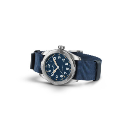 Reloj Khaki Field Expedition Auto H70225940. Género: Hombre. Material: Acero. Tamaño: De 32mm a 38mm. Correa: Nato. Color esfera: Azul. Estilo: Deportivo. Movimiento: Automático. Características técnicas: Hora y segundero,Reserva de marcha