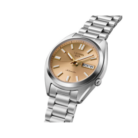 Reloj Seiko 5 Sports SNXS series SRPL59K1. Género: Hombre. Material: Acero. Tamaño: De 32mm a 38mm. Correa: Acero. Color esfera: Dorada. Estilo: Casual. Movimiento: Automático. Características técnicas: Calendario,Hora y segundero,Reserva de marcha