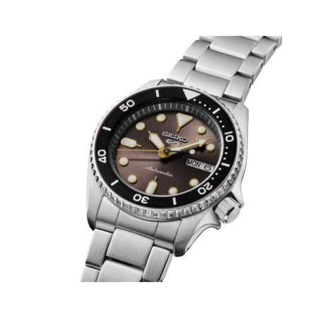 Reloj Seiko 5 Sports SKX series SRPL79K1. Género: Hombre. Material: Acero. Tamaño: De 32mm a 38mm. Correa: Acero. Color esfera: Gris. Estilo: Casual. Movimiento: Automático. Características técnicas: Reserva de marcha,Hora y segundero,Calendario