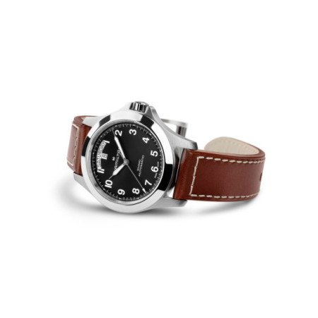 Reloj Hamilton Khaki Field King Day-Date 40MM H64475531. Género: Hombre. Material: Acero. Tamaño: De 39mm a 42mm. Correa: Piel. Color esfera: Negro. Estilo: Deportivo. Movimiento: Automático. Características técnicas: Calendario,Reserva de marcha,Hora y segundero