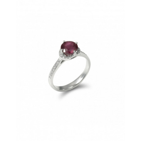 Anillo Oro Blanco, Rubí y Diamantes. Género: Mujer. Material: Oro blanco. Piedras: Diamantes,Rubies