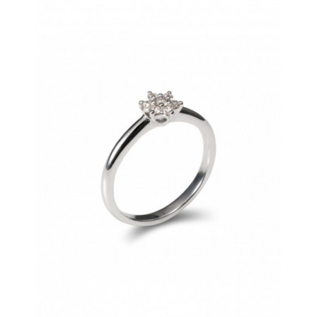 Anillo Oro Blanco Y Flor Diamantes. Género: Mujer. Material: Oro blanco. Piedras: Diamantes