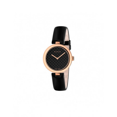 Reloj Gucci Diamantissima YA141401. Género: Mujer. Material: Acero. Tamaño: De 32mm a 38mm. Correa: Piel. Color esfera: Negro. Estilo: Cocktail,Casual. Movimiento: Cuarzo. Características técnicas: Solo hora