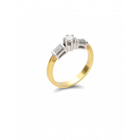 Anillo Oro Blanco-Amarillo Y Diamantes. Género: Mujer. Material: Oro amarillo,Oro blanco. Piedras: Diamantes