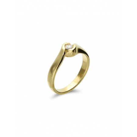 Anillo-Solitario Oro Amarillo y Diamante. Género: Mujer. Material: Oro amarillo. Piedras: Diamantes